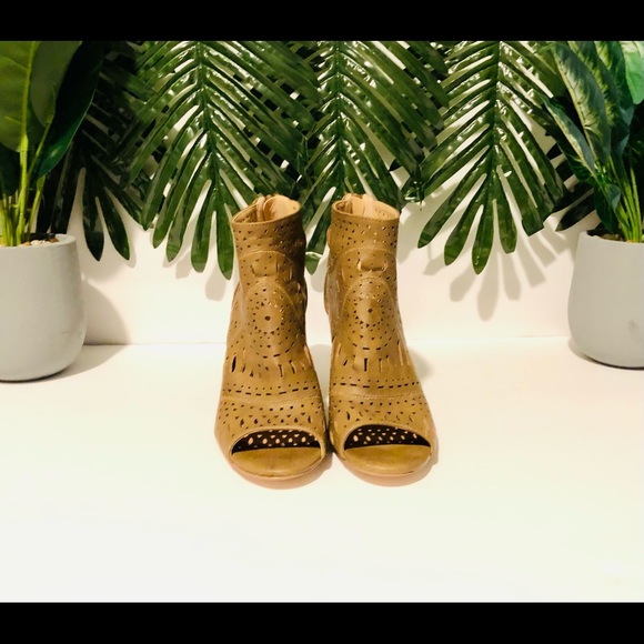 RESTRICTED Peep-toe ankle booties size 7.5 tan - Picture 2 of 9